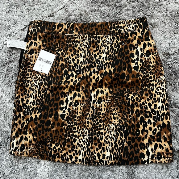 Leopard mini skirt forever21 - Picture 2 of 3